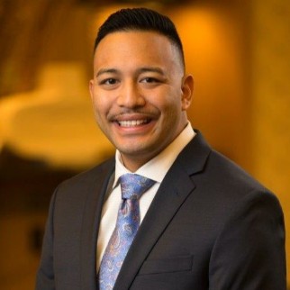 Chris Luna Headshot | Cintas